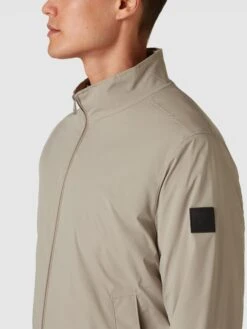 Pierre Cardin Jacke Mit Label-Patch - Beige -Guesi Bekleidung Geschaft 60ol0ca49d54mk2k8opj2kqb9gpjecad9os4qjq294skalib755j2jim68rkcjhk9p2kec25857kkjqb64o62p33ccpm8d33ckq3ec1kcopjiob56lgj8phi61gjep1o6lijip8