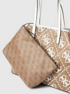 Guess Handtasche Mit Label-Print Modell 'VIKKY' - Weiß -Guesi Bekleidung Geschaft 60rkke9l9h7kigqi6orjejac6l6kkkah6d336c1p8564gca26os4gd2h85a3gla8a4p56dig98pk4kic8h3jgd3169imcohg75i3id9k61gj4ohjccr3gc9m68s36o9gc5hjadg