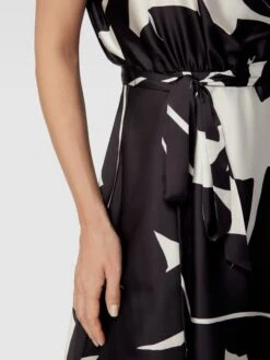 Swing Cocktailkleid Mit Allover-Muster - Schwarz -Guesi Bekleidung Geschaft 613kiha868r30hqj6kskigaj891kkl9j84o3alak68p44khl6d246kab61a42iij99akce1l6kp4sl2ia8o32eb374qm8p9gc8r3ed1k6cqj4eb5chi36d1nc5ij2c9l70rm4e8