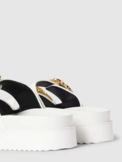 Versace Jeans Couture Sandalen Mit Plateau-Sohle Modell 'ARIZONA' - Weiß -Guesi Bekleidung Geschaft 6194acqlap3k2ha89ksk4ea9894kekpm7115cka6a125ajq4655jeiam6cr4cga79gq56dhoagp3ih228ko34d9h74o36dhp6tim6opkcoo38e9ic4qm4e1m6lj3aopo6ko3aoo