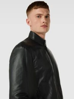 Emporio Armani Bikerjacke Mit Strukturmuster - Schwarz -Guesi Bekleidung Geschaft 64o38c1hap25alij85636kqa95242c2f9p6l0iah68o34kif9co3ai9n94o4qlia6p73ela88p84ici194o36c1j74sj6c9i74s32p1kchh3cob3ccsm2c9icks3eeb4ccq6cc0