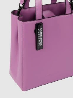 LIEBESKIND BERLIN Tote Bag Mit Verstellbarem Schulterriemen - Flieder 13 LIEBESKIND BERLIN Tote Bag Mit Verstellbarem Schulterriemen - Flieder -Guesi Bekleidung Geschaft 6594gjhm8d5kgg9o9kqjclaaaoq5ckhg8t244hic9d2ksji68p0k4h2260ojgia8ah0keiia6h3ksg9n8p3m6chm6gsmce9i6gr3ephkclh3ie1g6tgm2opjcpi3gphl6orjccg