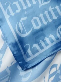 Juicy Couture Schal Mit Label-Print Modell 'TULIP FOULARDS' - Blau -Guesi Bekleidung Geschaft 6984ce9n694k6kph60o3glaj9p14gc1galal0ja66125adpm94qlah9k8soksgqh6dakchql6ha36i2l6d3jgcb464r36cph6os64cpkc4o34eb6chijgcpkcgo32dj168oj6dg