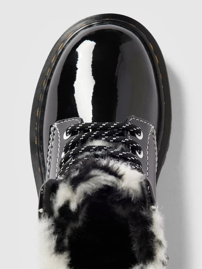 Dr. Martens Schnürboots In Lack-Optik Modell 'Serena' - Schwarz 6 Dr. Martens Schnürboots In Lack-Optik Modell 'Serena' - Schwarz – Bild 4