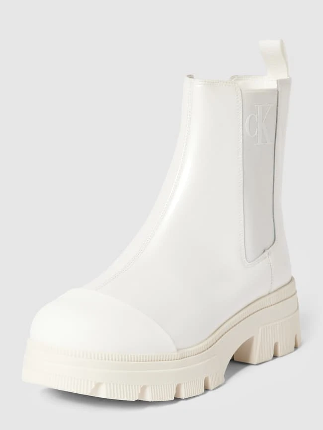 Calvin Klein Jeans Chelsea Boots In Lack-Optik - Weiß 4 Calvin Klein Jeans Chelsea Boots In Lack-Optik - Weiß – Bild 2