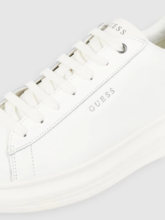 Guess Sneaker Aus Leder Mit Label-Details - Weiß 4 Guess Sneaker Aus Leder Mit Label-Details - Weiß – Bild 2