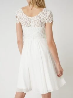 Luxuar Brautkleid Aus Häkelspitze Und Chiffon - Offwhite -Guesi Bekleidung Geschaft 6l3jaj2ia8pl0i2ga4r3gjala51kak9m9oqkqgi76h1jah1l6d13clih68o4me1h9523gdhn918kcgi98ko6cd1i6ti34opkchgjad1k61gjgeb46oqj4phnchimaphic4sj6do