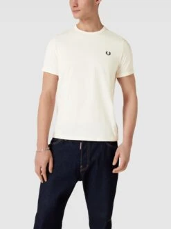 Fred Perry T-Shirt Mit Label-Stitching Modell 'RINGER' - Ecru -Guesi Bekleidung Geschaft 6l3l2hql893j6lila4s4gk9g9p952ia188ql2d9g94o4gla265aksh2h6t9kslaba58jaihm64s3ahadago38cpl71h3idr164p34e1kcgojeo9j70pj8dhmc8sjep1mcco3ce8