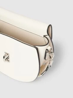 Seidenfelt Saddle Bag Mit Label-Detail Modell 'KISA' - Beige 10 Seidenfelt Saddle Bag Mit Label-Detail Modell 'KISA' - Beige -Guesi Bekleidung Geschaft 6l446d1ha9ajchif9d348gphadb46dq8850k6ga19h8kgcpm8d5lci1i658k2l2d9t5kee2m6133ciq2ago3io9p68qm4dpjc4r38d9k6oq3ee1i6gq64or36osj0oj5chij8c0