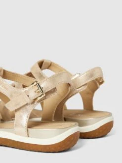 Geox Sandalen In Schimmernder Optik Modell 'VEGA' - Sand -Guesi Bekleidung Geschaft 6sq48d256l73edak991l4c2g913kihqi9d23chhk8t0j2k9k9h0kic9j8sol6kak8h4k4hik9go58l9o8l3jgp9oclh30chn6gom6c9k6op68eb46spj4chmc9h3ephp6gojido
