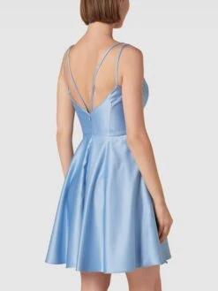 Jake*s Cocktail Cocktailkleid Mit V-Ausschnitt - Bleu -Guesi Bekleidung Geschaft 6t5kkd1m9t434h2l998l2j1p8p358i2a6555cdia8p8j0hib753kqjac88oj4gi66hajccq884sj2kaia8o64pj6chijgp1jc8q3cdpkcopm2eb1c4pm8or2cgojecpmclj3ic8