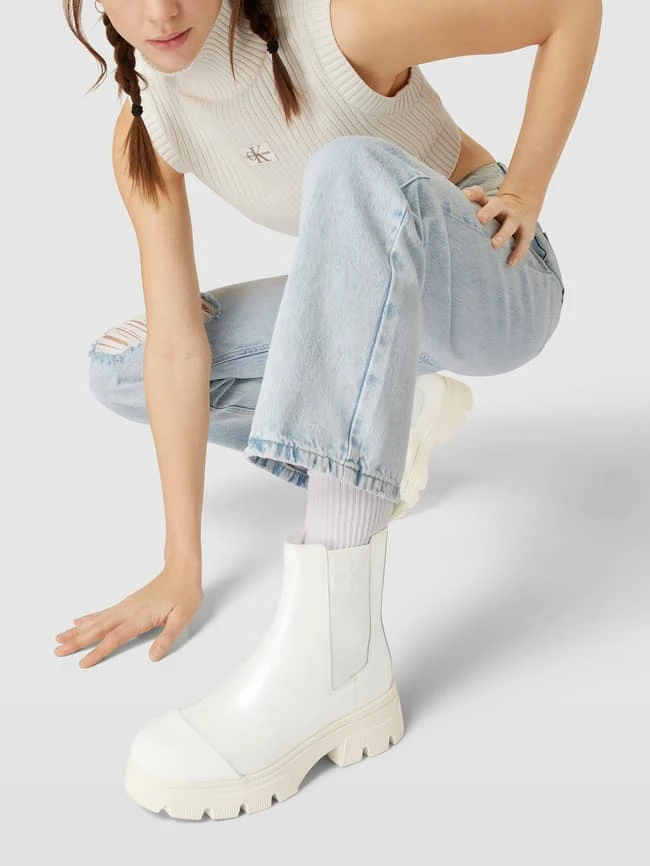Calvin Klein Jeans Chelsea Boots In Lack-Optik - Weiß 3 Calvin Klein Jeans Chelsea Boots In Lack-Optik - Weiß