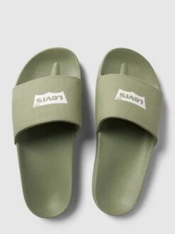 Levi’s® Acc. Slides Mit Label-Print Modell 'JUNE' - Olivgrün -Guesi Bekleidung Geschaft 70rl2kae84o52kihaks54hpi651j2dho6op38eah8d93gji561348k2f899kgla78l5l2chl9l0kud9p8t3jee1gchj62p1j6ssj4dhk6cqj8e9m68q64dpocormadpo60qj8pg