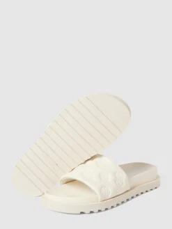 Guess Slides Mit Label-Print Modell 'FABETZA' - Offwhite -Guesi Bekleidung Geschaft 713k8jiha544uj239p156ipk756l4d9ka4rkodqi6d84skak9h6kmgqa696j2khm8d3jgdih9h53ai9na93j6dpl60pm4dhi6cs3ap1k74r34e1jcdj3gd356li6ae1h6tim8pg