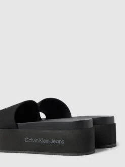Calvin Klein Jeans Slides Mit Plateausohle - Schwarz -Guesi Bekleidung Geschaft 715j8khg6tajck1la944ugpg6p0kski1ap2lch1ladb42dq86934kd1m9l84sk2d6h4jiiqe8pb58ihn6h3jadhk6gpmad31ckojgp1k68qj8e1l60qm4d9k71gjgcpg6lhmap8
