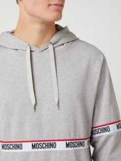 Moschino Swim + Underwear Hoodie Mit Logo-Streifen - Mittelgrau Meliert -Guesi Bekleidung Geschaft 71b4mhib64rj4cij8ko42c2f8d24cci5a15j4ja2a90k6jql8p9j4jii958kik9i85352k1o68r34j9h8d3m2cppc4pj4ohkc8p68d9k6gp3ee9lcgo32e9m70p6co9h75gjap8