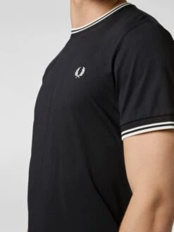 Fred Perry T-Shirt Mit Logo-Stickerei - Schwarz -Guesi Bekleidung Geschaft 74o56ci78p94ec2k896kmeam7513ichg9krkakq26l8kmh267124sjqla5758jhh9h3k6k259l53gghpaco68chpcks30ohm6gpmcopkcgrm2ob46dj3iphpc4qj0o9g74o38c0