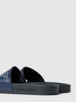 Emporio Armani Slides Mit Label-Print Modell 'Eagle' - Dunkelblau -Guesi Bekleidung Geschaft 74o58cabal84igii9lb34gih8d456d2g8h242dq6a99l0ghi6pa4mcaba9542ia59l6lad1n6t7kqlaaa13jcdj4cpgj4opncgpj2opkckr3iohgcdj3ac1k6orj6dpncko38c0