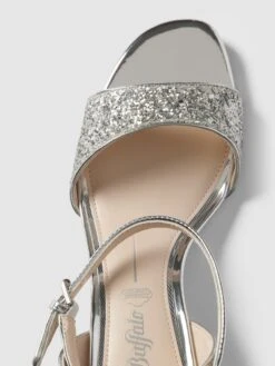 Buffalo Sandaletten Mit Paillettenbesatz - Silber -Guesi Bekleidung Geschaft 84q3ihqm6cr38jhl7594uh2l9h2k4ha8a194scib6p65cca864pkighm6l254g9m755kajpp8d24ogpl8t3j4phn6oo3ccb369i62chk6kr62e33c4p62eb3c9j32d9ic9ij6cg