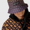 BOSS Bucket Hat Mit Allover-Label-Muster - BOSS X Khaby 2.0 - Dunkel Orange -Guesi Bekleidung Geschaft 84r30kae6sokcghi8cq42gqm9crksg9g610j6jpkap44ee9m8kq3al268d0kuhqf65546gpga50kqcqa68o32cb469hm2chhccqm8p9k74qj6o9hc4p36c316di62eb2coqmae8