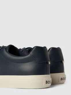 BOSS Sneaker Mit Label-Patch Modell 'Aiden' - Dunkelblau -Guesi Bekleidung Geschaft 850jiiaeap958i1i9d246kil6d4jeh1hap158i216d63cc9p9t7jii23a9236kica4o44jqf71338iqjago6cdpickrm4p3570p3gc1k71h6ao9g6kq34phhc5gjadhg6cpjcco