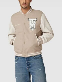 Jack & Jones College-Jacke Mit Label-Detail - Beige -Guesi Bekleidung Geschaft 851k6gho6ha56hqaagpj4c278d23cl2274ol6gal9cs54c1l8h44elig88q4ugph8t0laiib64qk6e2h653j2pj56kr66dhh6dij6c9k70pjiohg6gp3geb260smae1i6di3acg