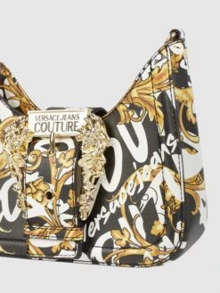 Versace Jeans Couture Pochette Mit Logo-Muster - Gold -Guesi Bekleidung Geschaft 853l4gih61350la99sqjgdqg8gq4ci1k6l84qdal61ajeli48594ec2c88pj0dhk998jglic9h9l8h1n6h3jio9i6somccj565gm8ohk6lhj8o9pckq3ae9j6os36pho6ti3idg