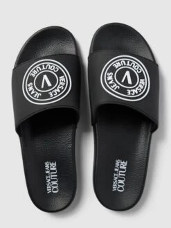 Versace Jeans Couture Slides Mit Label-Detail Modell 'FONDO' - Schwarz -Guesi Bekleidung Geschaft 857j0jae74okegphad432dhn9p2kmhqla4p48jag98qk6lhl8db48gq56d448j1p8d9kajak8sr54ji19co3acr3clgm4e1g68o6copkcgq36e9nchj3adhi69ijid9nc8rjip0