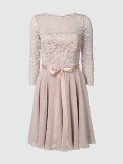 Swing Brautkleid Aus Floraler Spitze - Rosa -Guesi Bekleidung Geschaft 88pjgk2d8t258lakah4jelik8so48ia2654kqiq36kqkah1lal254lie6t956iafadakklab654j6e2868o68dr6ccr6ap3264r64dpk6lh3ce1o68qj2ob171h66e9pckr64pg