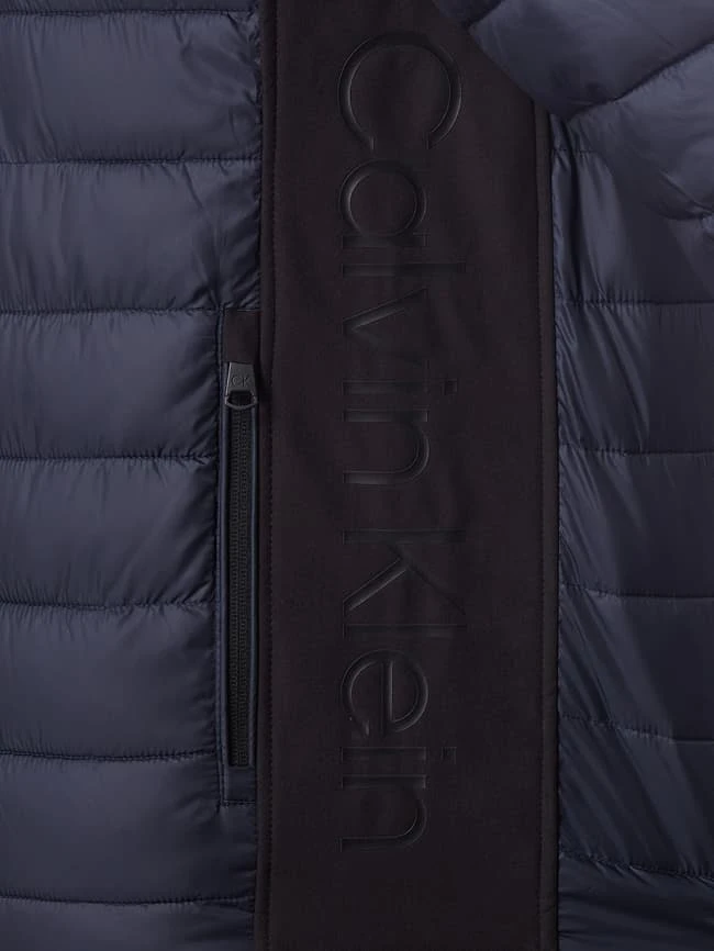 CK Calvin Klein Steppjacke Mit Stehkragen - Marineblau 4 CK Calvin Klein Steppjacke Mit Stehkragen - Marineblau – Bild 2