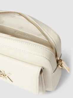 CK Calvin Klein Umhängetasche Mit Strukturmuster - Ecru -Guesi Bekleidung Geschaft 8963cihk9164ujpka1544iq29d152ii2a194mhqj655jiia6al24ughjad534e9ja95k4j1i6h6kmkhj9oo68or264o3aob1c4q66o9k6hgjge9l6hij0oj26osj8c3175gjgdg