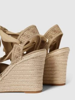 Guess Wedges Mit Label-Print Modell 'HALONA' - Beige -Guesi Bekleidung Geschaft 8cokggpm8t3lcdai89150d2b8924echha10j0ha888s54jaj9cs5cj2e71ak6e216h63ajaj9t236hi26co6cdhj6com6or1cdhj0phkc9j3ie34ckpmcdr66cpj0d34cph64do