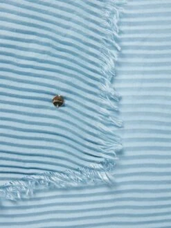 Marc Cain Schal Mit Strukturmuster - Bleu -Guesi Bekleidung Geschaft 8d53iiag8574okpj9p2kukam84p58jqaa8q36c2f7174ucag6ks3ijq38d5j2l1g6h44sdqi8t230dppa93mae1n64o3ic34c8o3ec9k6ko3ee1jcdgm8chp69j32d9o64s62dg