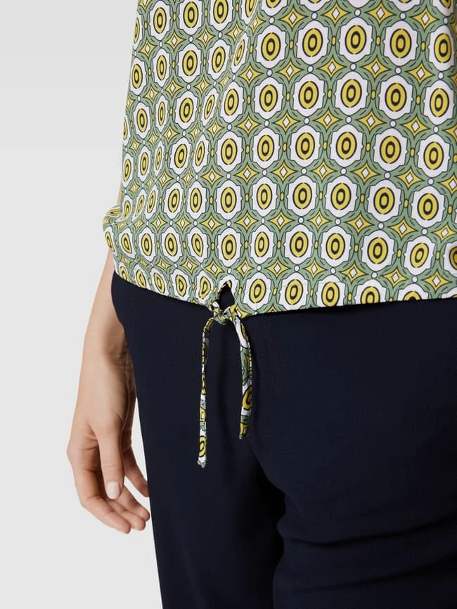 Montego Blusenshirt Aus Reiner Viskose Mit V-Ausschnitt - Gras Grün 5 Montego Blusenshirt Aus Reiner Viskose Mit V-Ausschnitt - Gras Grün – Bild 3