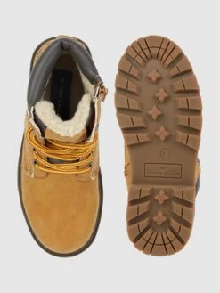 Tom Tailor Boots In Leder-Optik Mit Teddyfutter - Camel -Guesi Bekleidung Geschaft 8p332gq6958l6lai94pj2g9j9594qhag84r58jac9t1jachial836da798r4cha1756ksliha0q46j2la53j8e9o6sr38oj1c4omcdhk6hgj6oj26opjce35c4qmcopi6gr64pg