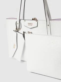 Guess Tote Bag Mit Herausnehmbaren Innentaschen - Weiß -Guesi Bekleidung Geschaft 8sp42l9n64skoiai9l4kqcpjacol4jpj64oj8e1i8p346di9a15laipg99230e259t9lcgph8h3k6e2kaoo66pb6ckqjip1l6ko62chk74r62e9kclij0c9m69ij0e9pc4r3ac8