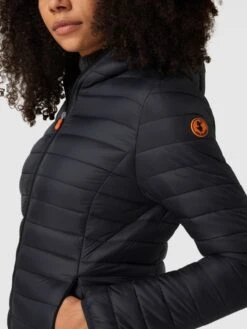 SAVE THE DUCK Steppjacke Mit Label-Detail Modell 'DIZY' - Schwarz 9 SAVE THE DUCK Steppjacke Mit Label-Detail Modell 'DIZY' - Schwarz -Guesi Bekleidung Geschaft 8sslaiia9p732cal6d348li2a1a38jal6kpkckaia0q56k299kq4ska46p3l8i219l63al216h64gh1k9p3jgpj2c5h3gc9pc8qj2ohk61gjgo9p60o3echp6so36cr16phj0c8