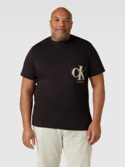 Calvin Klein Jeans Plus PLUS SIZE T-Shirt Mit Logo-Print Modell 'SPRAY' - Schwarz -Guesi Bekleidung Geschaft 8t5k8da499432gi66p9jaeaj9l0kkj1k90s42k9h8gq44c2m85456i9o60p4kiqcagpkug9h9t84cc2d713jedj6cgp64dhh6or38o9k69i3io9p6ko38e1k60o3gcr5cpgm4e0