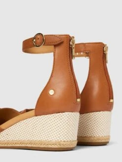 UGG Sandalen Mit Hohem Absatz Modell 'EUGENIA' - Camel -Guesi Bekleidung Geschaft 8t8l2cab6l5kajae8so4shal6t14ij246go30i2560o46h239115ahik659j8ki56p930kae915j0lai8l3j8e1gcorm4d3675j36phk74smco9i64oj2phi6gpjic9icgo6aco