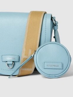 Coccinelle Saddle Bag Mit Label-Detail Modell 'BLAIRE' - Hellblau -Guesi Bekleidung Geschaft 8tb4cl2e9p53gg9j8cpk6k2m6krj0hi461a3eha29p336eae6ta4agac6h6jeli19d544c248l4kki2e8ko34cr16gs6cd9i6co34dhk6go64o9mchj6cdhmcksjie9h6phj0do