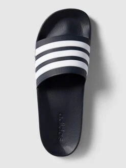 ADIDAS SPORTSWEAR Slides Mit Logo-Streifen Modell 'ADILETTE SHOWER' - Marineblau -Guesi Bekleidung Geschaft 90o34ji29d942ha4917l0iab61152ia860r58ka49d23ed2lap6jadpo6p5kedah9964oiqe8l1jecae6so3coj270rjgopkclij8phkc4s30e1iccpj8opgcoq38dhh69hjid8