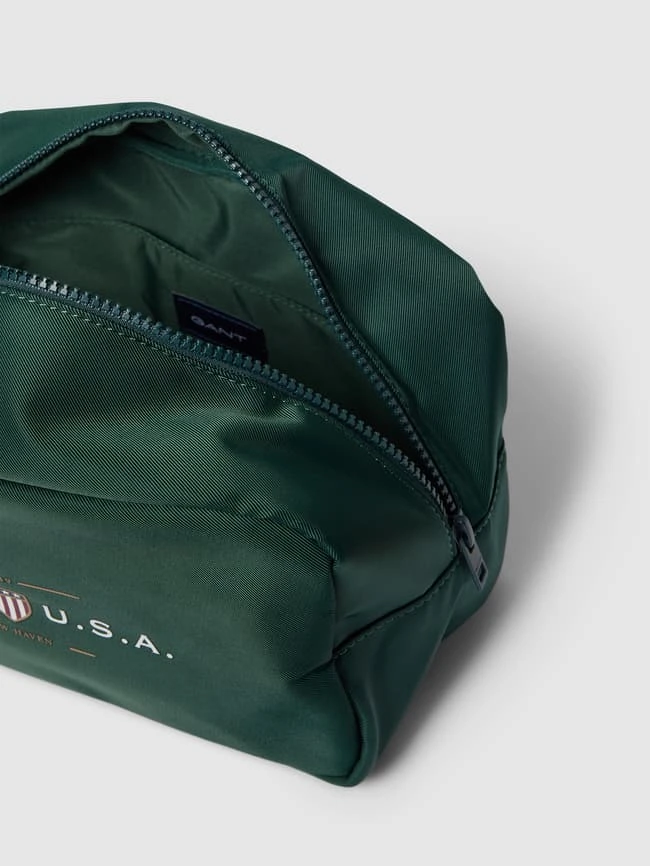 Gant Kulturtasche Mit Label-Print Modell 'BANNER SHIELD WASHBAG' - Dunkelgrün 6 Gant Kulturtasche Mit Label-Print Modell 'BANNER SHIELD WASHBAG' - Dunkelgrün – Bild 4