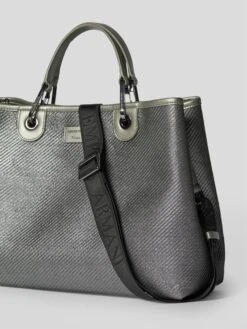 Emporio Armani Handtasche Mit Label-Patch - Silber 9 Emporio Armani Handtasche Mit Label-Patch - Silber -Guesi Bekleidung Geschaft 9134oea88p658ci5al2j0ji96t3kugil9lal6gpp8h83acif6194oh9iaco4ejq984q4qchk9gs42dacaoo3aoj160q3go9n6cp6cp1k6lj64oj36li3ed1h6lgj0cph6gomce8