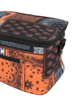 URBAN CLASSICS Kühltasche Mit Allover-Muster - Schwarz -Guesi Bekleidung Geschaft 913j0j1h6co4qcak9opl0d9m890j4jhk759kqhi4ah83ak9o6h4j2kicadb4qjaa68qjilim61542hhmako34d366ti66ob36hh3go9k6sr30e1mccsmcp9n6tj68cb16gqj0e8