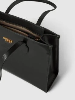 Guess Tote Bag Mit Label-Applikation Modell 'SILVANA GIRLFRIEND TOTE' - Schwarz -Guesi Bekleidung Geschaft 916kic22al350ia79ta4mipn88p48ihh9gpkulib9983ida999638c28a0sjilih9d54cdhj9oskce289h3m2p356go30e1p6gp64p1k64q3ie1pc4s62c1pccpj0dr3c9h30dg
