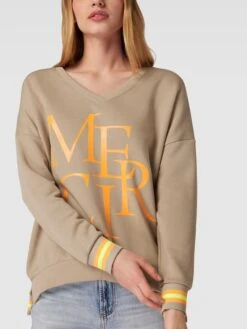 Miss Goodlife Sweatshirt Mit Statement-Print Modell 'MERCI' - Sand -Guesi Bekleidung Geschaft 94qksli59h64cd9g9t83ecq66ook8h1j71146la76gq46lib9p24skho9csj4dij7123ikik9l546j9j913j8d9g6spj0o9m6gqm2c9kccqjce1lcgq3gc9l6ph34or56pijac0
