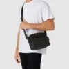 CK Calvin Klein Umhängetasche Mit Label-Applikation Modell 'MUST PIQUE' - Schwarz -Guesi Bekleidung Geschaft 94r3ccqm6d4k8j2h8p4jil1i6p244cpo60okqipi60ok4c9o9h43gihp74o58ga88t6lagiaah4jggq59p3m6cb675j36c1p74p64c9kcgom8e9k68q64phncgrm6ohi6cs3ge8