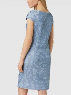 Christian Berg Cocktail Etuikleid Mit Strukturmuster - Jeans Meliert -Guesi Bekleidung Geschaft 956jcjpgad8kgiai9554ujq59l5kic9k8tb3egam61a3edai9srl8jaba12kekaba99l8c296cpjec2eah3j4cj470q68pb46cp38p9k61i34e3164p32phkccrmao9kc9j32co