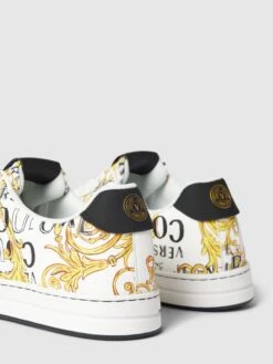 Versace Jeans Couture Sneaker Mit Allover-Logo Modell 'COURT' - Weiß -Guesi Bekleidung Geschaft 959jakq5a5434k9m70r3idak90rkadaeah6kkjai6l5jekqha913ii228srl2g9lacpkigqf64rl0kaa64o64oj1cop30p9l65im8opk6ks62eb66cr64ohk68s34dpo6co66e0