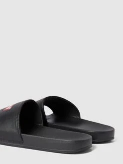 Levi’s® Acc. Slides Mit Label-Detail Modell 'JUNE BATWING' - Schwarz -Guesi Bekleidung Geschaft 995j0e2f6gqksjq98srj8jahacskgiah6p6j8d229t9kukai65akod2g71632iaeaksk4gib913jeiqba53jgpb56hij6o9pcop3id9k6coj0ob3c9j3adb571i36d9icoo6cdg